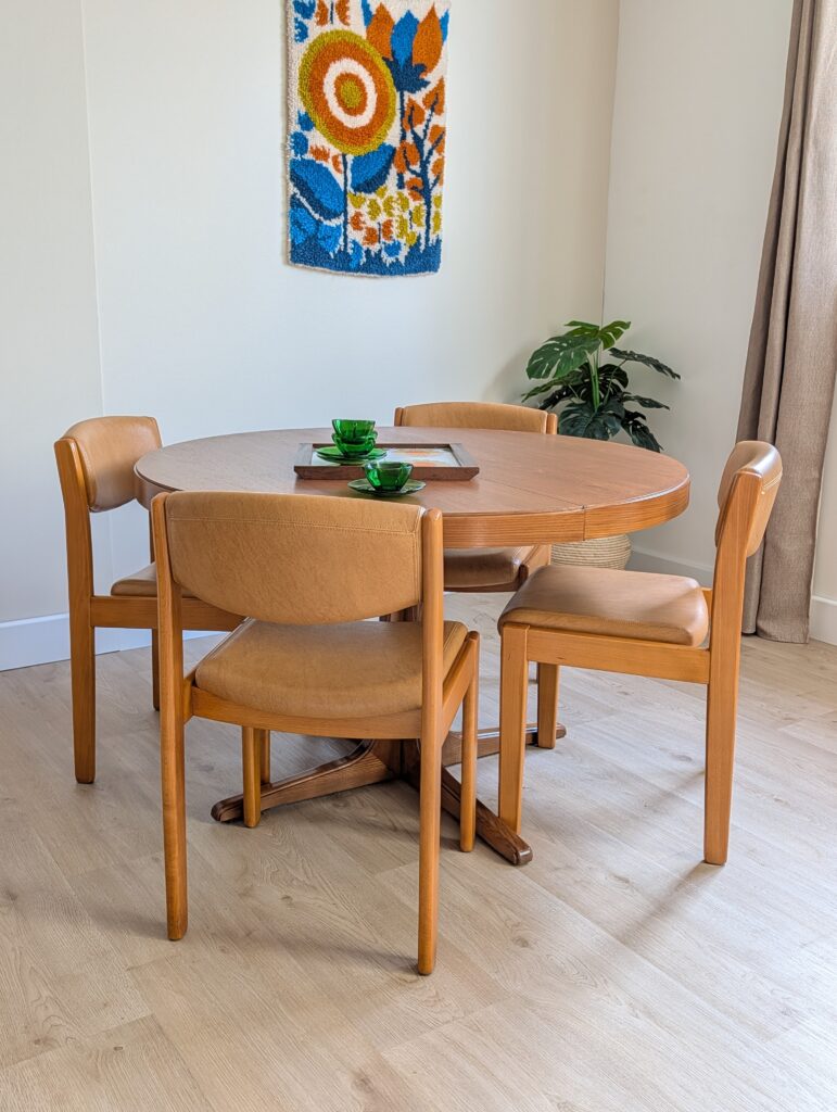 chaises de style moderniste, scandinave tardif en hêtre et skaï